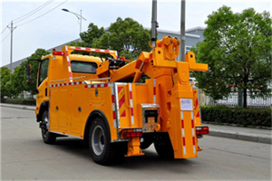 伊吾高速路拖车费